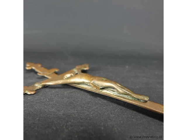 Antieke veel betaste bronzen crucifix - afbeelding 4 van  5