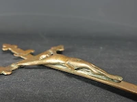 Antieke veel betaste bronzen crucifix - afbeelding 4 van  5