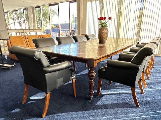 Antieke vergadertafel met 9 vergaderstoelen - afbeelding 1 van  7