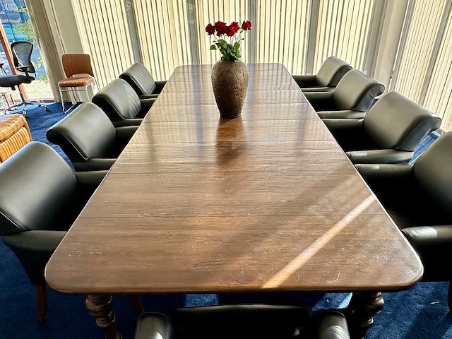 Antieke vergadertafel met 9 vergaderstoelen - afbeelding 3 van  7