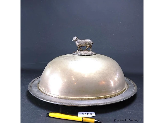 Antieke verzilverde cloche op schaal - afbeelding 1 van  5