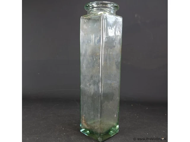 Antieke vierkante glazen fles - afbeelding 2 van  5