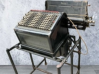 Antique burroughs typewriter machine - afbeelding 1 van  10