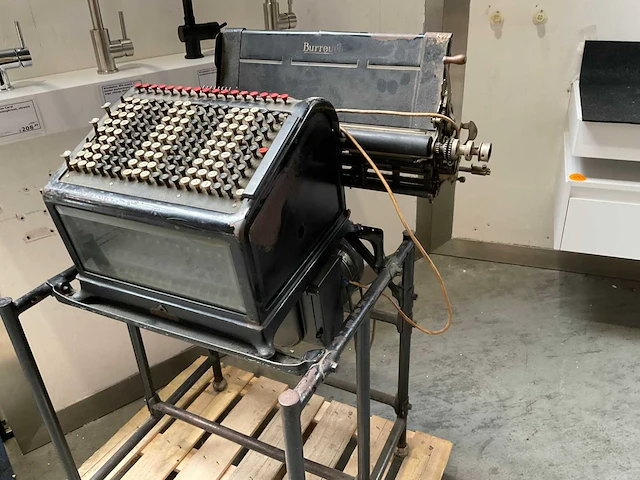 Antique burroughs typewriter machine - afbeelding 4 van  10