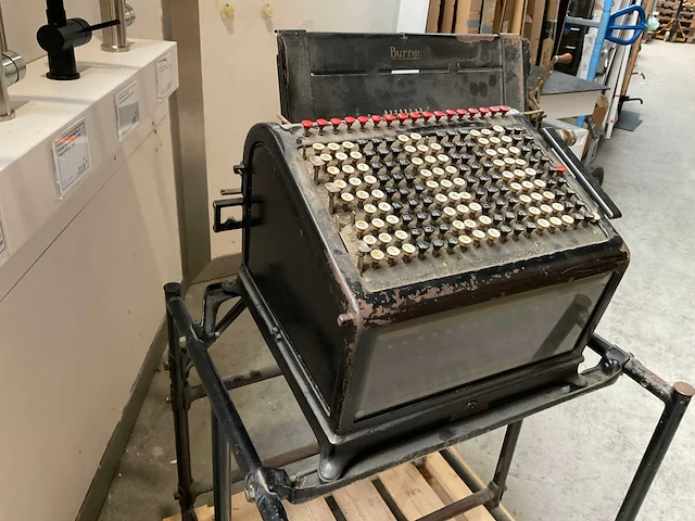 Antique burroughs typewriter machine - afbeelding 7 van  10