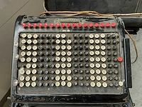 Antique burroughs typewriter machine - afbeelding 9 van  10