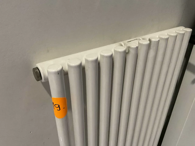 Antrax it designradiator 45x140 cm - afbeelding 3 van  4