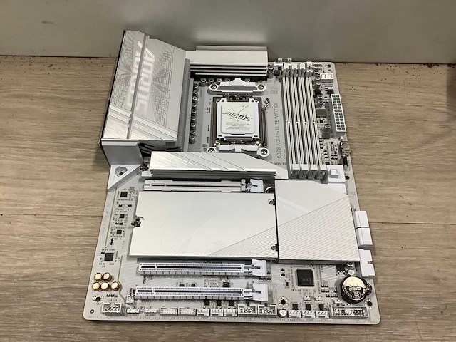 Aorus x870 elite wifi7 ice am5 lga 1718 - afbeelding 7 van  7