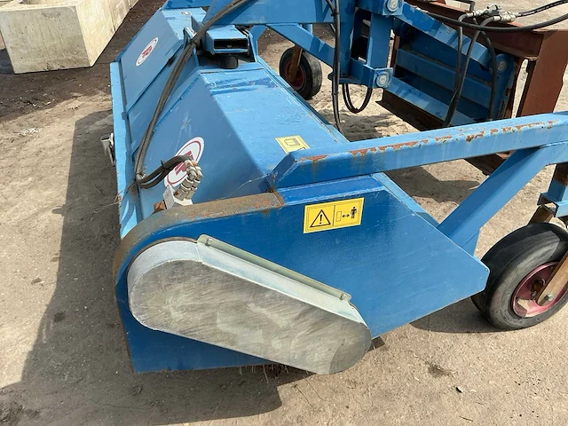 Ap machinebouw 2003 vhz 2750 hh pc straatveegmachine - afbeelding 13 van  24