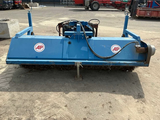 Ap machinebouw 2003 vhz 2750 hh pc straatveegmachine - afbeelding 12 van  24