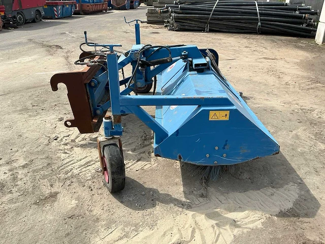 Ap machinebouw 2003 vhz 2750 hh pc straatveegmachine - afbeelding 19 van  24
