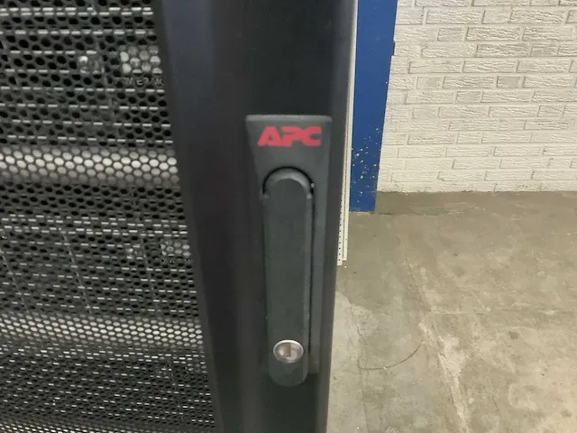 Apc symmetra px noodstroomvoorziening - afbeelding 6 van  8
