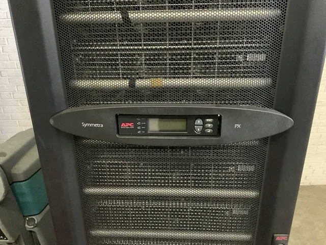 Apc symmetra px noodstroomvoorziening - afbeelding 7 van  8