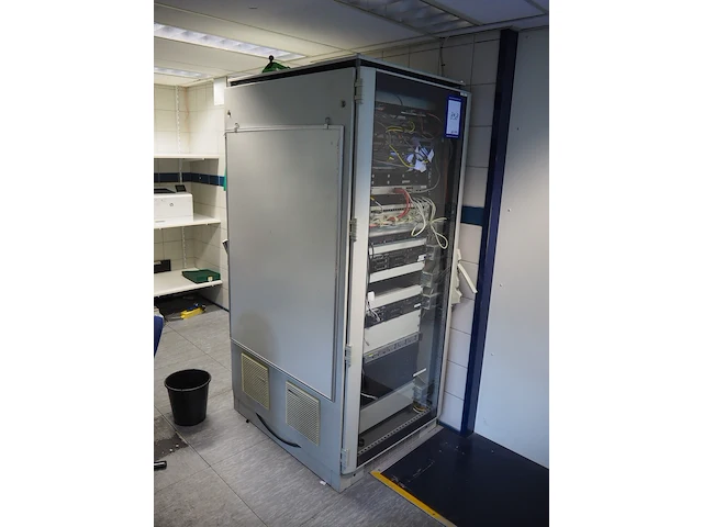 Apc - afbeelding 1 van  9