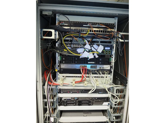 Apc - afbeelding 2 van  9