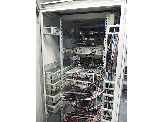 Apc - afbeelding 6 van  9