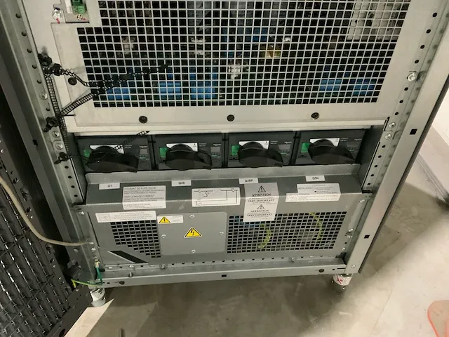 Apc/schneider mge galaxy 5500 driefasen stroombeveiliging “100 kva” - afbeelding 2 van  20