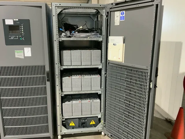 Apc/schneider mge galaxy 5500 driefasen stroombeveiliging “100 kva” - afbeelding 4 van  20