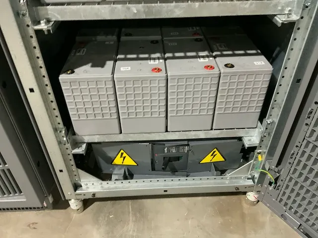 Apc/schneider mge galaxy 5500 driefasen stroombeveiliging “100 kva” - afbeelding 8 van  20