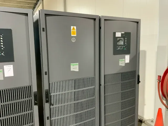 Apc/schneider mge galaxy 5500 driefasen stroombeveiliging “100 kva” - afbeelding 12 van  20