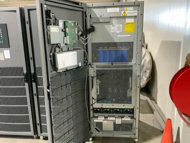 Apc/schneider mge galaxy 5500 driefasen stroombeveiliging “100 kva” - afbeelding 17 van  20