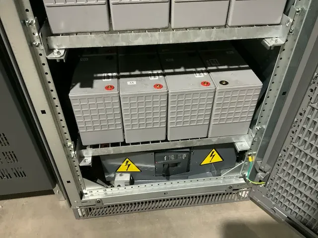 Apc/schneider mge galaxy 5500 driefasen stroombeveiliging “100 kva” - afbeelding 9 van  22