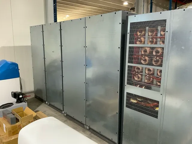 Apc/schneider mge galaxy 5500 driefasen stroombeveiliging “100 kva” - afbeelding 16 van  22