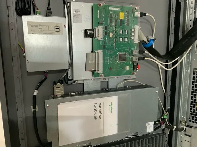 Apc/schneider mge galaxy 5500 driefasen stroombeveiliging “100 kva” - afbeelding 21 van  22