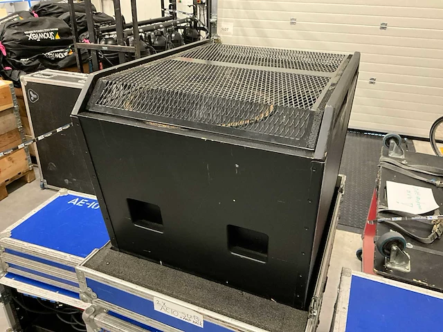 Apogee ae-10 subwoofers met versterker - afbeelding 1 van  5