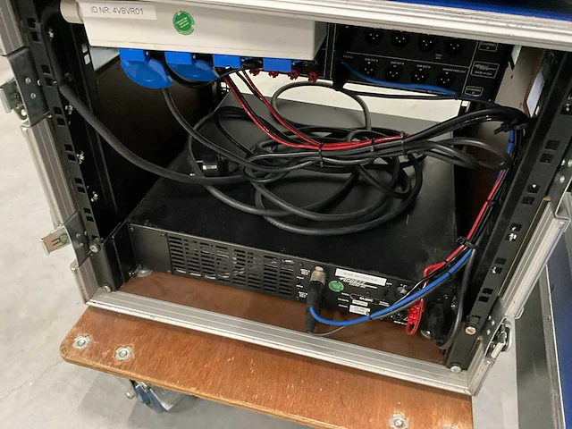 Apogee ae-10 subwoofers met versterker - afbeelding 2 van  5