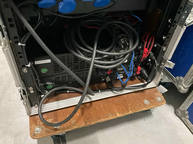Apogee ae-5 luidspreker-set met versterker - afbeelding 8 van  8