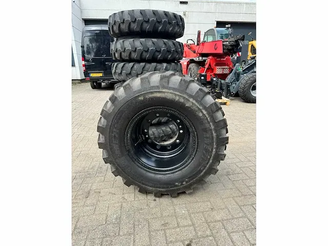 Apollo awe-713 10.00-20 velg met band dubbel lucht (4x) - afbeelding 5 van  12