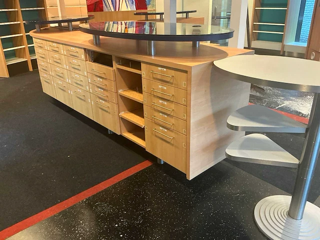 Apotheek interieur winkel toonbank - afbeelding 3 van  54