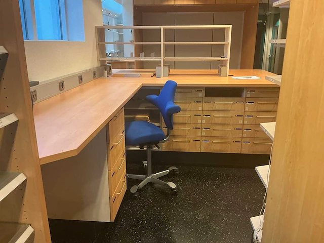 Apotheek interieur winkel toonbank - afbeelding 8 van  54