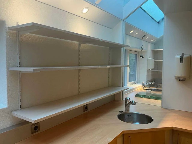 Apotheek interieur winkel toonbank - afbeelding 17 van  54
