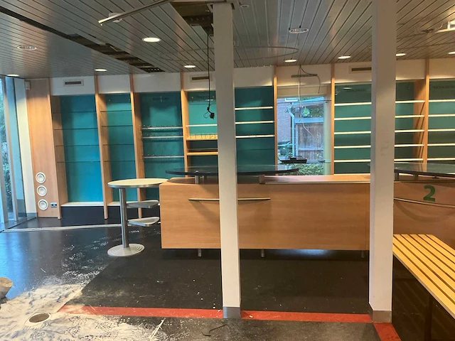 Apotheek interieur winkel toonbank - afbeelding 12 van  54