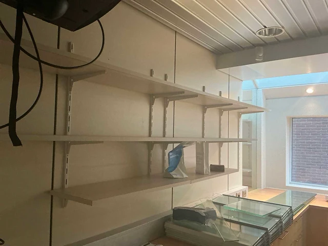 Apotheek interieur winkel toonbank - afbeelding 30 van  54