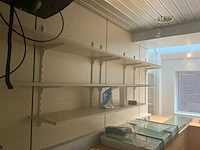Apotheek interieur winkel toonbank - afbeelding 30 van  54