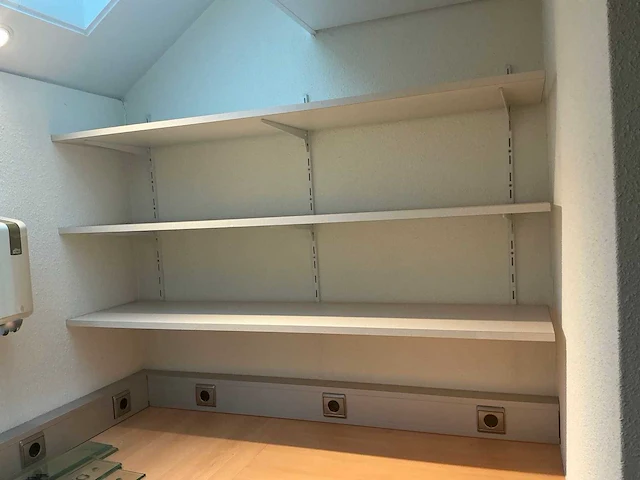 Apotheek interieur winkel toonbank - afbeelding 32 van  54