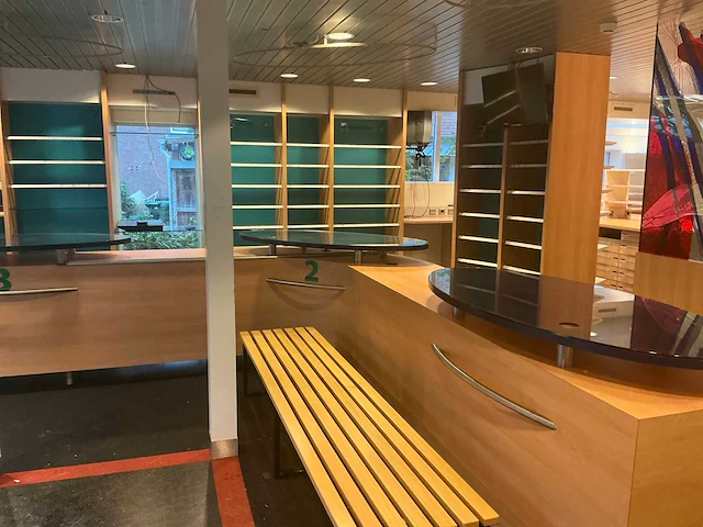Apotheek interieur winkel toonbank - afbeelding 23 van  54