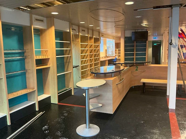 Apotheek interieur winkel toonbank - afbeelding 36 van  54
