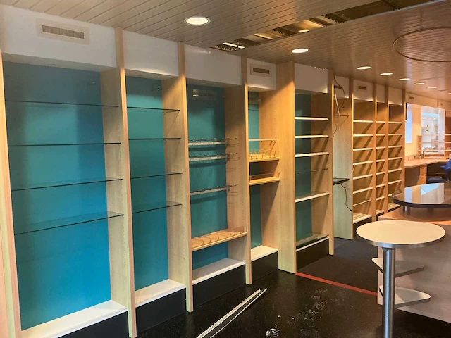 Apotheek interieur winkel toonbank - afbeelding 45 van  54