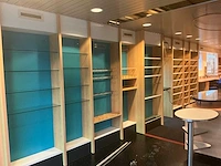 Apotheek interieur winkel toonbank - afbeelding 45 van  54