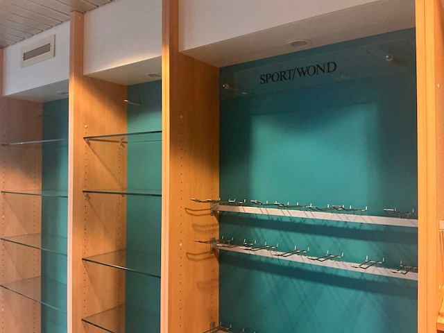 Apotheek interieur winkel toonbank - afbeelding 14 van  54