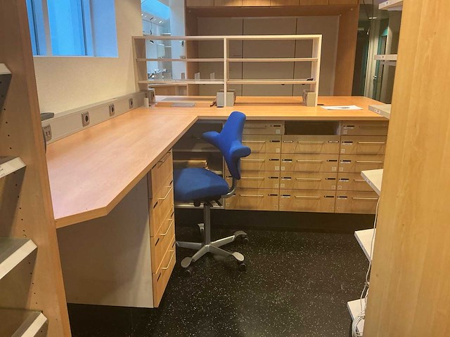 Apotheek interieur winkel toonbank - afbeelding 16 van  54