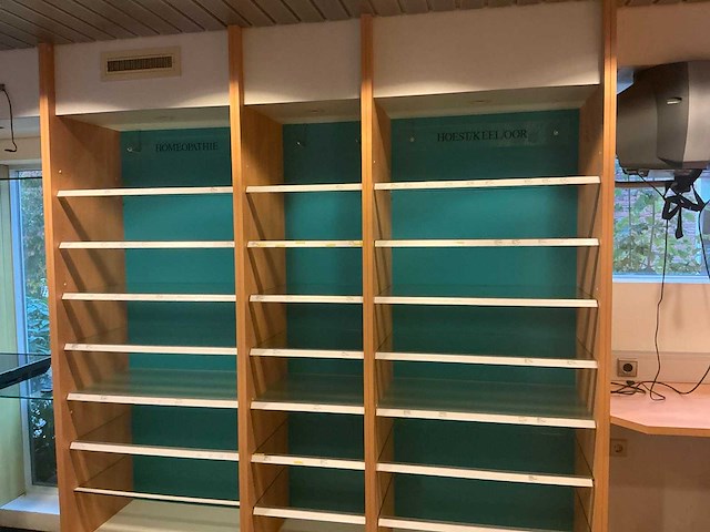 Apotheek interieur winkel toonbank - afbeelding 17 van  54