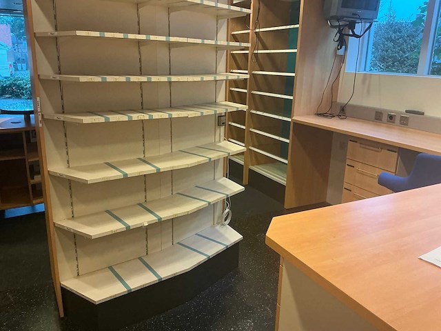 Apotheek interieur winkel toonbank - afbeelding 20 van  54