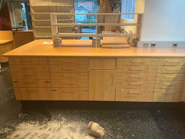 Apotheek interieur winkel toonbank - afbeelding 25 van  54