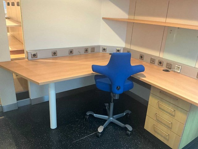 Apotheek interieur winkel toonbank - afbeelding 29 van  54