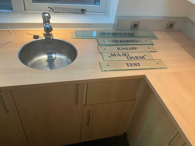 Apotheek interieur winkel toonbank - afbeelding 39 van  54